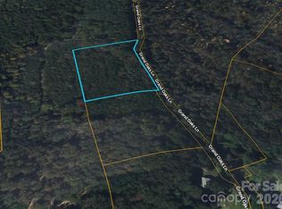 1585 Grand Oaks Ln, Hickory, NC 28602
