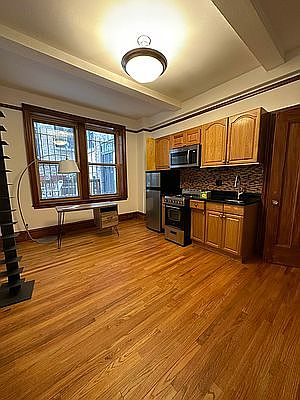 3rd image of 170 W 74th St APT 211