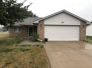 824 E Plantation Ct, Maize, KS 67101