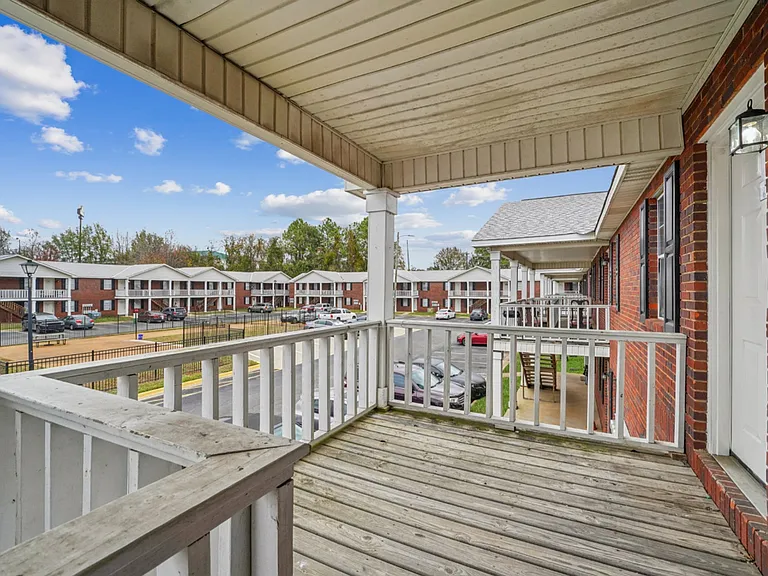Valley Square Apartments — Photo 11