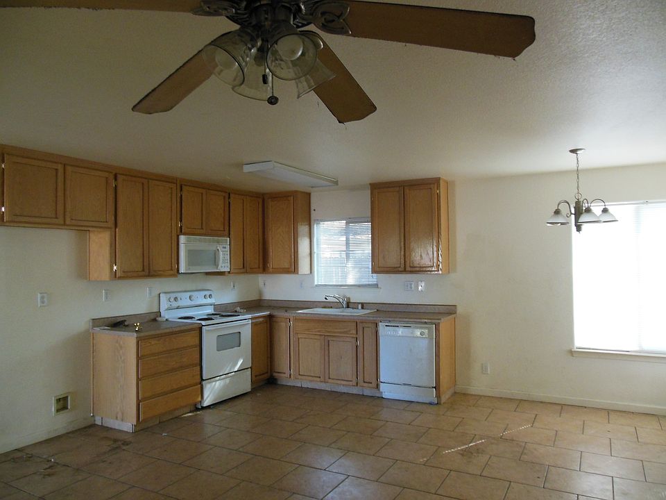 2nd image of 2430 E Whitmore Ave