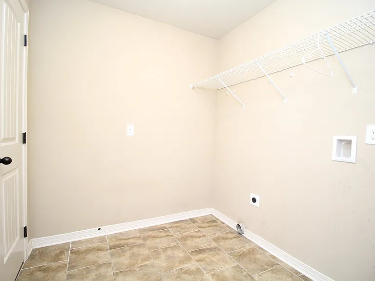 5485 Tucker Cir — Photo 34