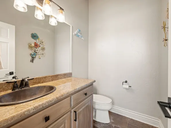 208 Highpoint Cir, Valley View, TX 76272