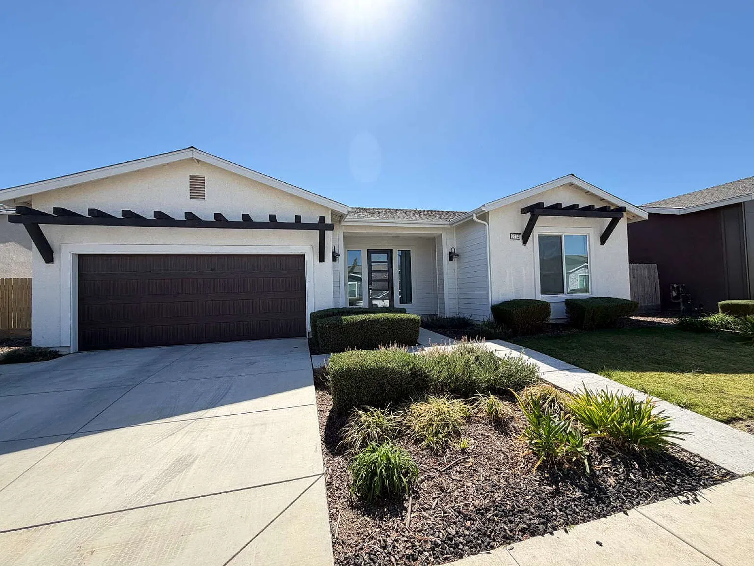 3 bed, 2.0 bath, 1787 sqft, $2,125 — Photo 2