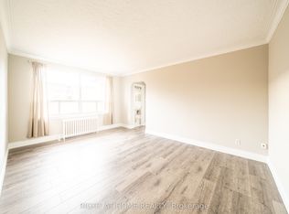352 Lakeshore Rd W #9, Mississauga, ON L5H 1H3