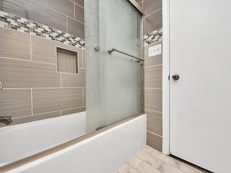6334 Chevy Chase Dr #17 — Photo 19