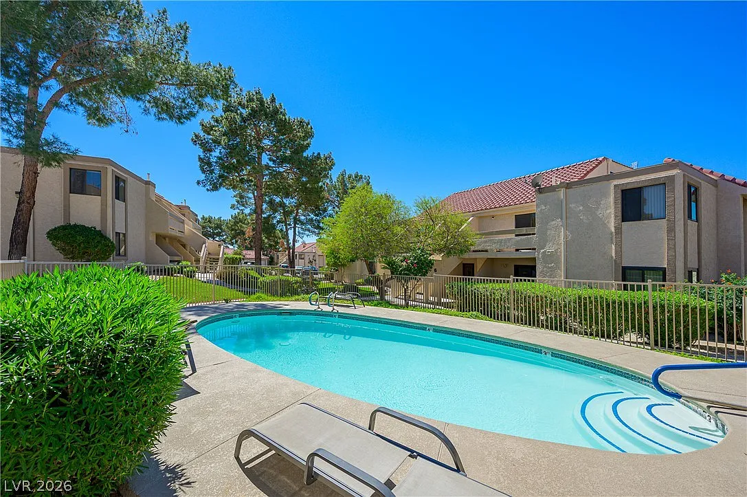 2 bed, 1.0 bath, 810 sqft, $1,350 — Photo 4