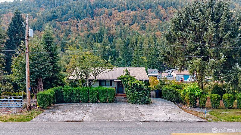 3rd image of 371 Lakeside Drive