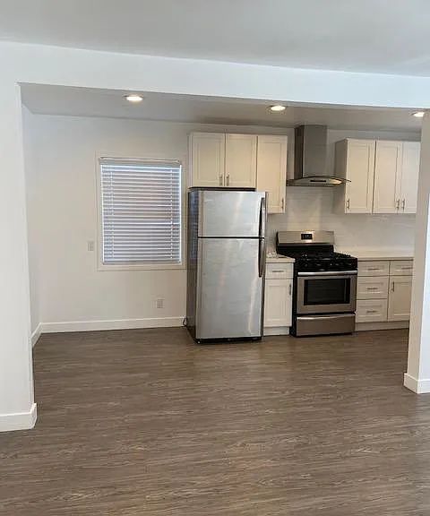 South Redondo Apartments — Photo 11