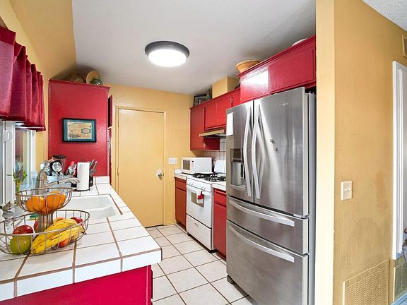 2nd image of 1657 Addax Cir