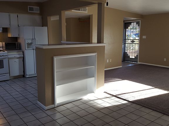 4th image of 931 S Baylor Dr