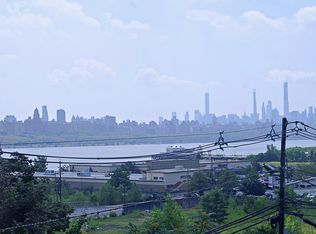 154 Undercliff Ave APT 5, Edgewater, NJ 07020
