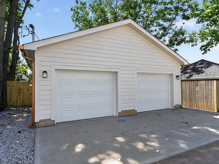 2437 Guilford Ave — Photo 29