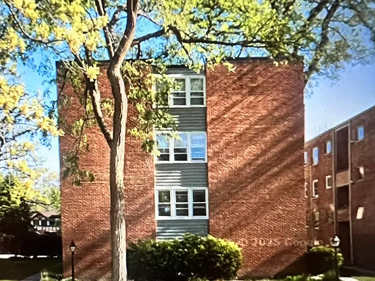 2727 Central St #1S — Photo 2
