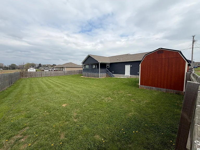 605 Strawberry Dr — Photo 2