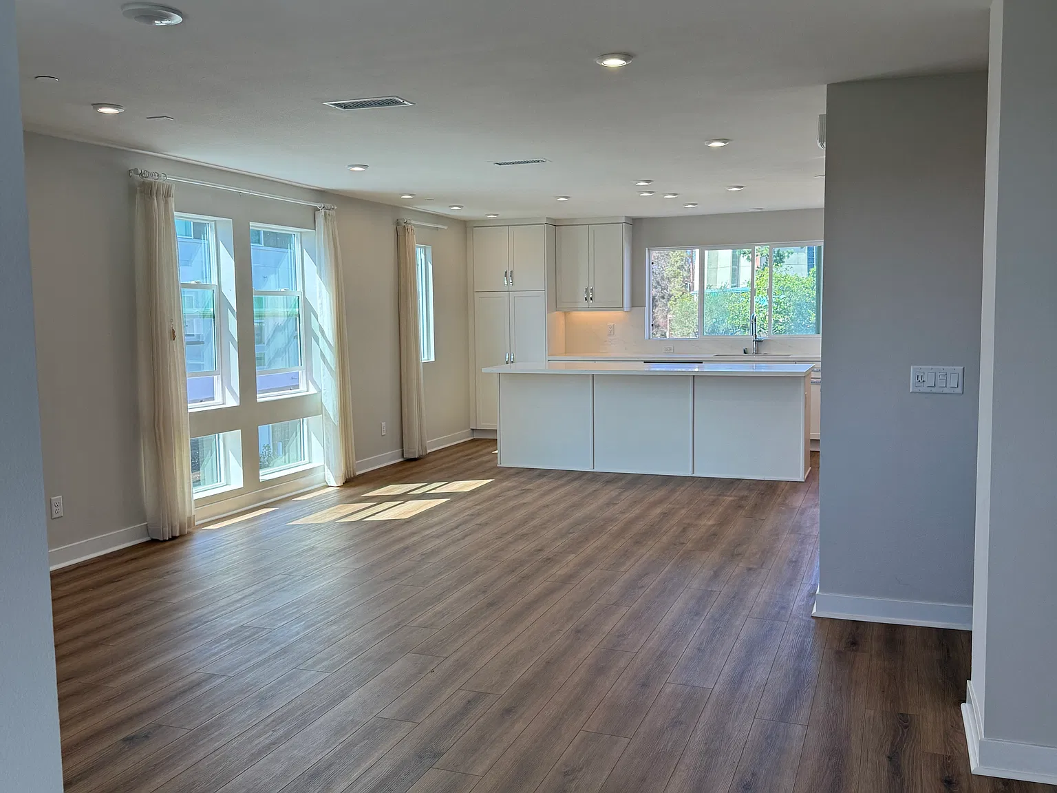 4 bed, 1751 sqft, $5,900 — Photo 3