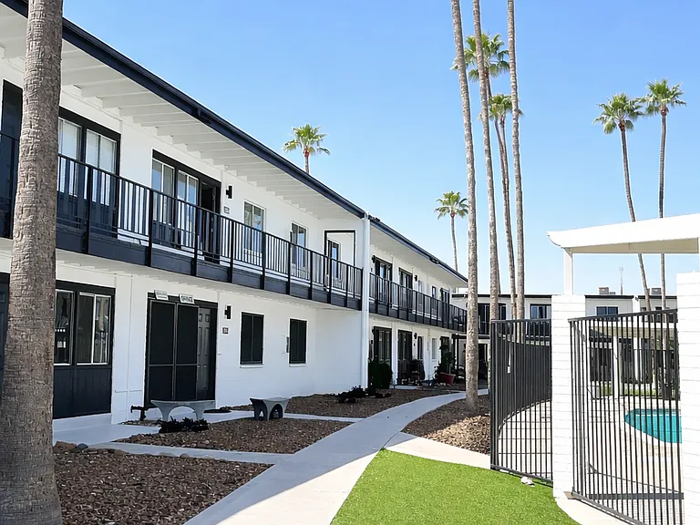 Miramonte on 3rd — Photo 8