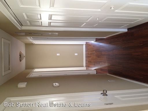 4th image of 932 W Harper St