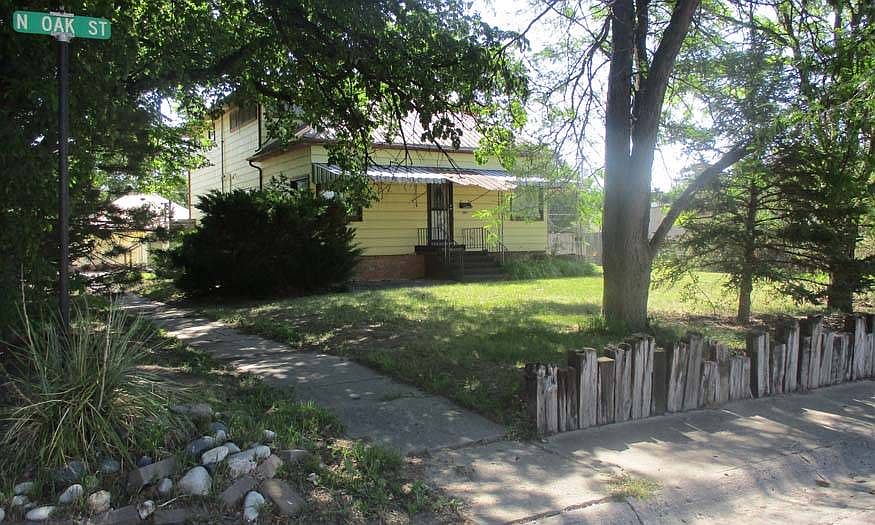 1st image of 721 N Oak St
