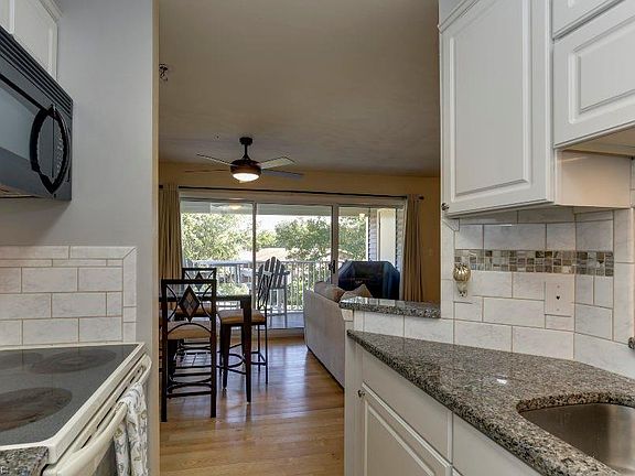 5th image of 1026 Autumn Woods Ln