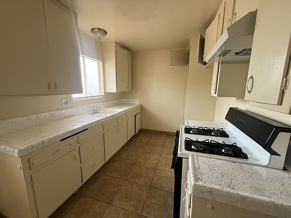 5th image of 2635 Pacific St