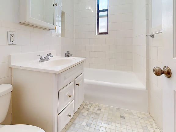 5th image of 100 Cooper St APT 6E