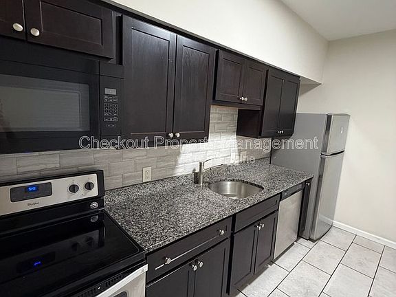2nd image of 5531 Pershing Ave APT 12