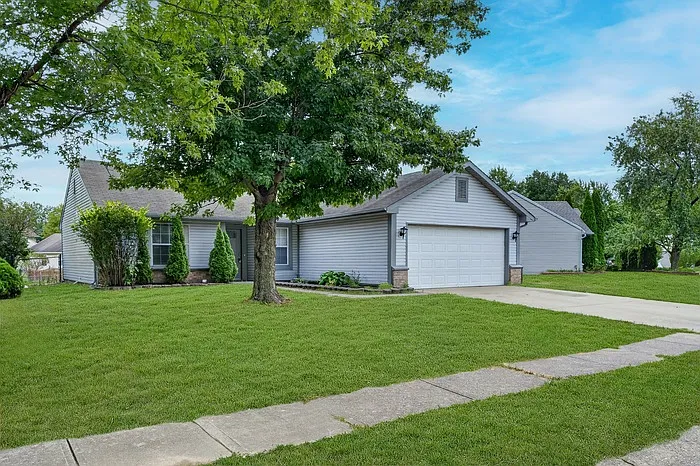 3 bed, 2.0 bath, 1212 sqft, $1,795 — Photo 2