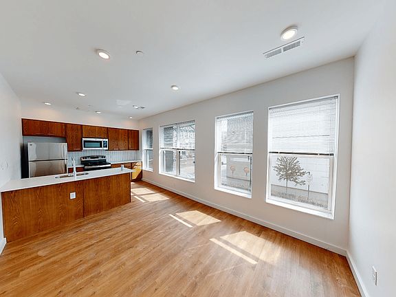5th image of 1521 Vine St Unit 201