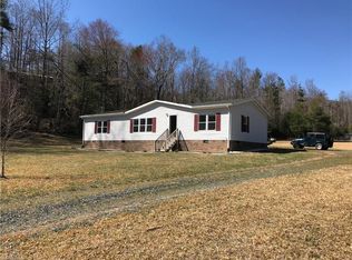 6652 Summit Rd, Purlear, NC 28665