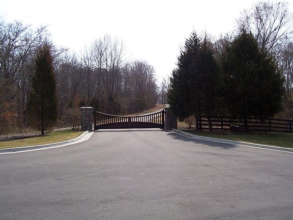 5th image of 1009 Founders Ln