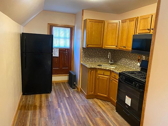3rd image of 942 E 98th St Floor 2