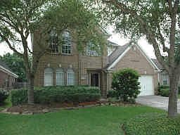 Front view with tons of curb appeal! 