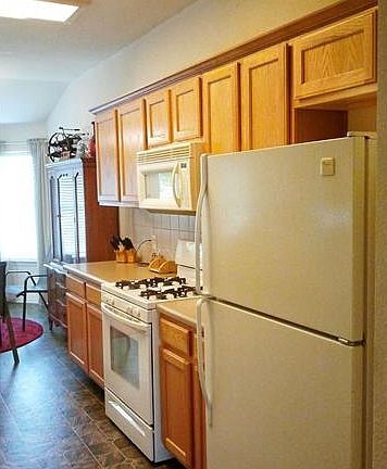 2nd image of 2008 Huxley Ln