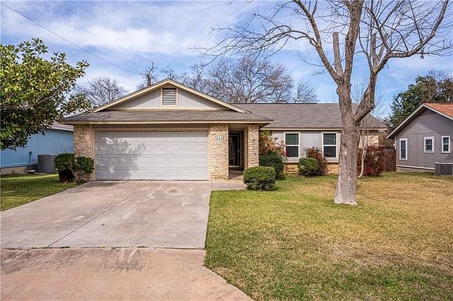 1st image of 802 Forest Glen Cv