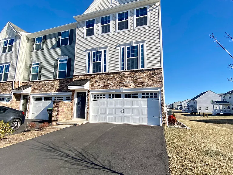 615 Judy Way — Photo 1