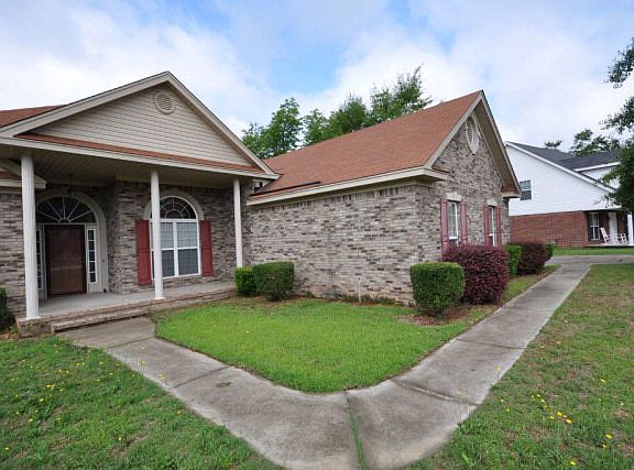 4th image of 2105 Bradley Ct