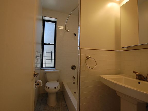 3rd image of 385 Fort Washington Ave APT 29