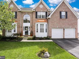 6 Oxford Dr, Morgantown, PA 19543