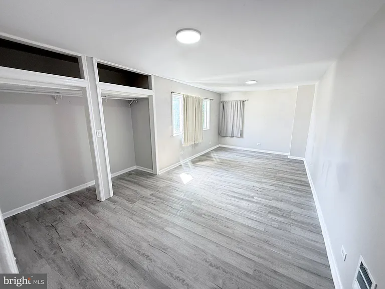 1325 W Norwegian St — Photo 11