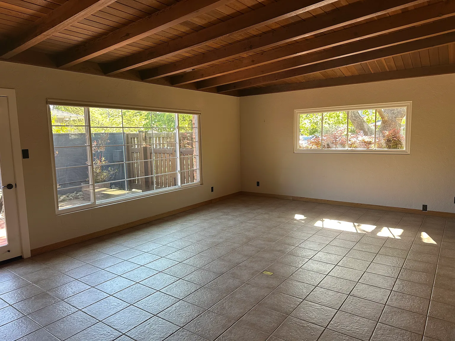 4 bed, 2324 sqft, $4,200 — Photo 4