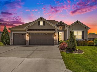 505 NE Hidden View Ln, Lees Summit, MO 64086