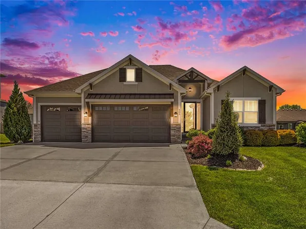 505 NE Hidden View Ln, Lees Summit, MO 64086