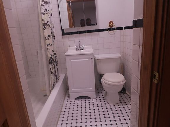 3rd image of 352 E 55th St APT 2A