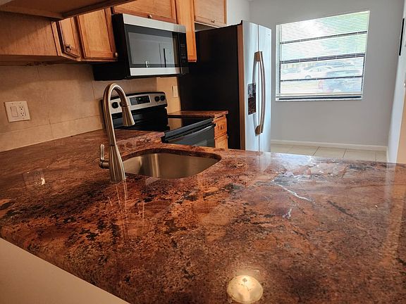 3rd image of 4118 Lakeside Drive #4118