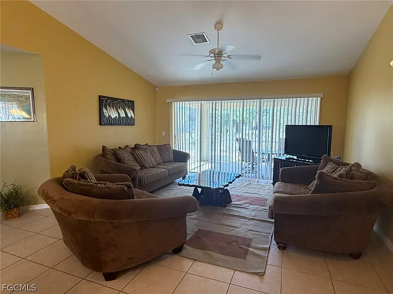 3732 NE 12th Pl — Photo 16