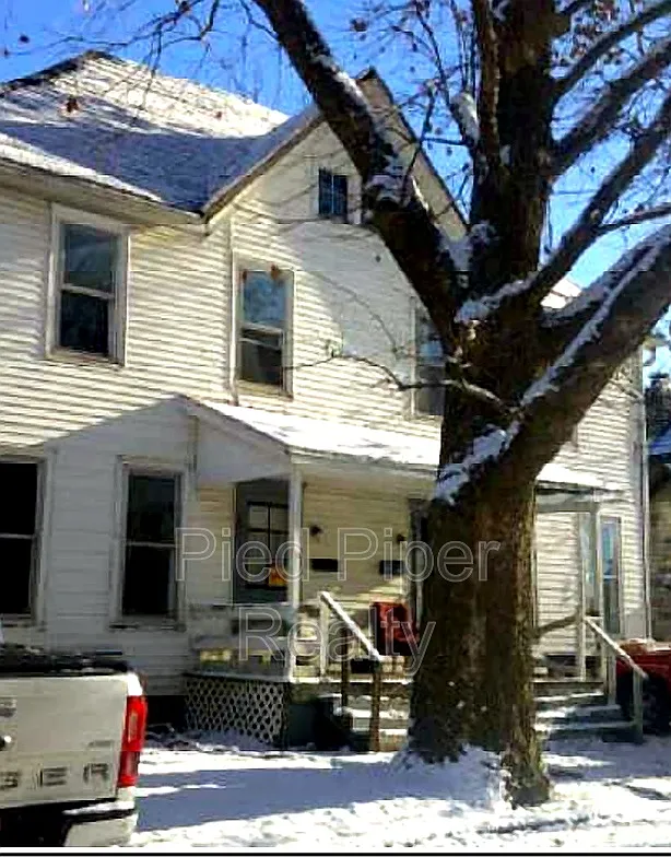 3 bed, 1.5 bath, 2869 sqft, $1,250 — Photo 1