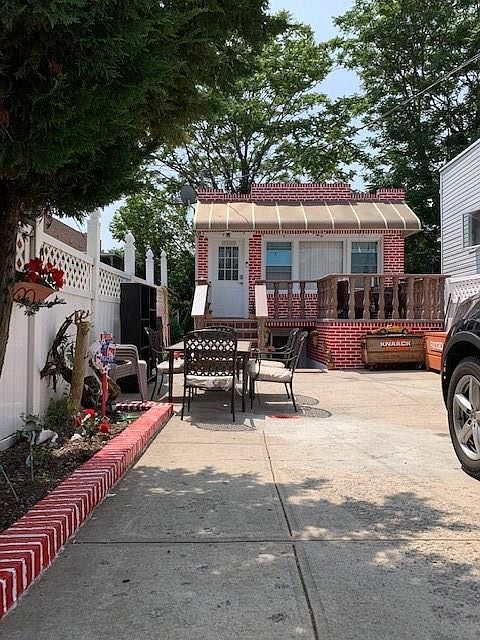 1st image of 2558 W 16th St