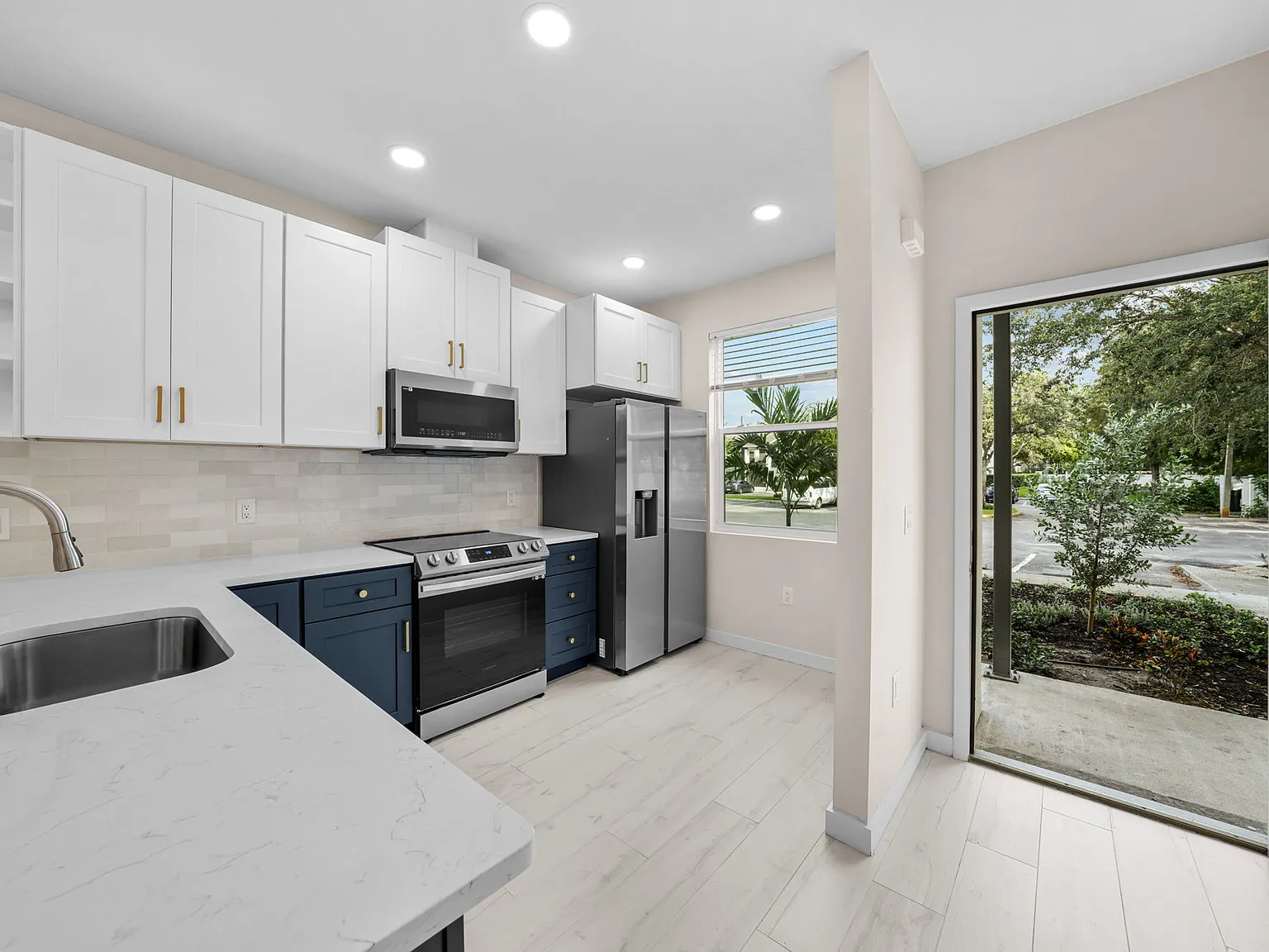 2 bed, 1100 sqft, $2,045 — Photo 4