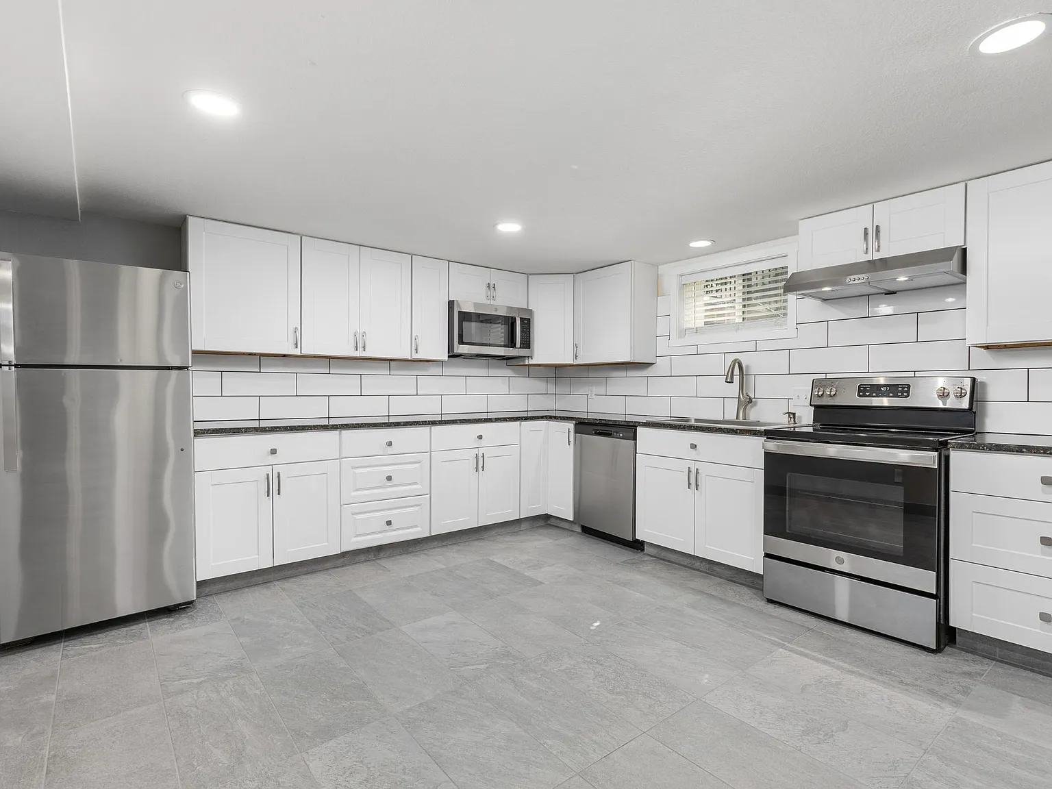 3 bed, 1258 sqft, $1,645 — Photo 1